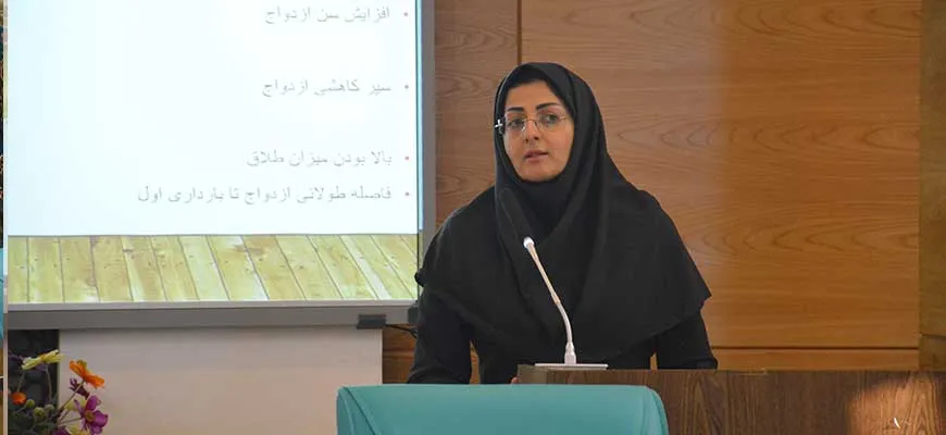 سرکار خانم دکتر صادق رئیس محترم گروه مدیریت سلامت خانواده و جمعیت در خصوص"  تغییرات جمعیتی و عواقب ناشی از آن "ایراد سخن نمودند.سپس پاسخگوی سوالات حاضرین در جلسه شدند